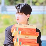 [ZB1] 아근데 건욱이 피자몇십개 옮길<b>때</b> <b>다른</b>멤버들