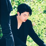 [ZB1] 여기서 장사하려면 돈을 내셔야죠