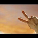 요즘 <b>뮤비</b>에 비행기 등장하는게 유행인가
