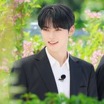 [ZB1] 사람이 어떻게 이렇게 <b>화사</b>하게 생겼지