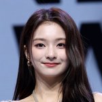 프로미스<b>나인</b> 이나경, 작은 얼굴에 꽉 찬 이목구비