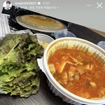 김치찌개 <b>상추</b>에 싸먹는 사람 있음??