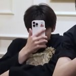 [ZB1] 아 김규빈 <b>핸드폰</b> 뒤에 스티커