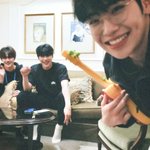 [ZB1] 하 <b>청춘</b>이다.....