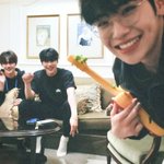 [ZB1] 태래 <b>혼자</b> 80년대 대학생같음 ㄹㅇ