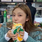 [댓글부탁해] 한국 사람들은 진짜 <b>열등감</b> 덩어리들인듯