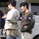 [ZB1] 김태래 손 펴고 가리키는 거 봐
