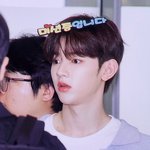 다 옷이나 그런데 꽂고있는데 <b>줏대</b>있게 머리에 핀 꽂은거 개귀여워