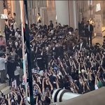 오늘자 <b>타임스퀘어</b>에서 팬싸한 이강인 근황ㄷㄷ