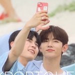 [ZB1] 태래폰으로 셀카 찍는 <b>센터즈</b>