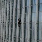 “73층 외벽에 사람이”…<b>롯데</b>타워 맨손 등반 ‘20대 영국남