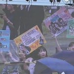 위버스콘 허윤진 솔로 <b>무대</b> 플카 들고 <b>응원</b>한 르세라핌 멤버들