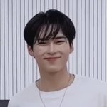[ZB1] 고양이<b>수염</b> 뾱뾱 나오는 하루 보내길