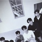 [ZB1] 기사)<b>업계</b>관계자들은 최소 초동 40만장으로 예상하고 있다...