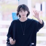 장시간 비행 뚫고 생로랑 쇼 얼굴로 찢은 세븐틴 정한