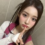 설윤도 자연미인이지만 얼굴 자체는 <b>부자연</b>스러움