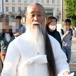 김 <b>여사</b> 다녀간 행사에 천공이…“군수와 티타임” 논란