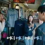 소녀팬들이 어색한 가수