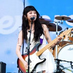 허윤진이 <b>관중들</b> 사이에서 사랑하는 르세라핌 멤버들을 처음 발견한...