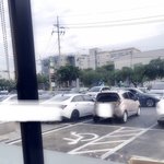 장애인 주차 <b>구역</b> 앞에 주차를 하면...