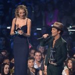 브루노<b>마스</b> 전설의 짤