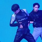 [ZB1] 건욱이 피지컬은 진짜 볼때마다 <b>폭</b><b>룡</b><b>적임</b>