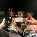 만삭 상태로 루이비통 패션쇼 온 <b>리한나</b>