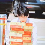 [ZB1] 성한빈 슈트입고 움직이는거 <b>본다</b>