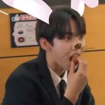 [ZB1] 몰래 <b>간식</b> 사먹은 토끼 검거