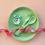 "간헐적 단식" 다이어트는 실제로 효과가 없다고 새로운 연구가...