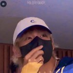 뷔 눈이 <b>크다</b>