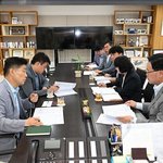 <b>공무원들</b>은 편하게 일하지