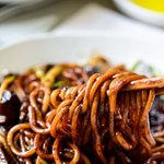 요즘 유행하는 '<b>정식</b>'이라며