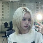 와 카리나 금발에 단발한거 풀림