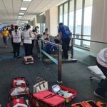 공항서 <b>무빙</b>워크 사고.여성 여행객 다리 절단