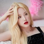 이거 사진 두 개 같은 머리색임?