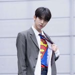 [ZB1] 우리집 쨈돌이는 그냥 <b>내복</b>입고 아빠옷 훔쳐입음