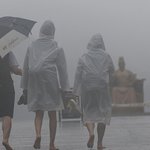 서울 호우 고등학생들 <b>맨발</b> 거리 사진