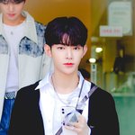 [ZB1] 장<b>하오</b> 사범대출신인거