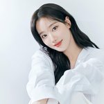근데 이나은 예쁘긴<b>하지</b>않아?