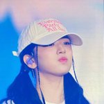 아니 안유진 무대 볼캡 왜 이제썼어???