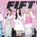 "논란의 걸그룹이 '<b>플립</b>5' 광고 모델?"…삼성전자 '어리둥절'