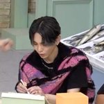 손목 <b>보호대</b>를 스타일링으로 가려서 활동한 샤이니 키