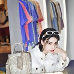현진 <b>베르사체</b> 팝업