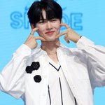 첫번째 미니앨범 'Youth <b>in</b> the shadow' 쇼케이스...