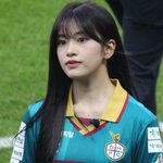 평일축구 관중 2만명 몰고온 오늘자 안유진 실물짤