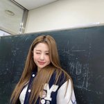허윤진 머리색 <b>탈색</b> 해야 나옴??
