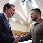 윤썩렬: 젤린스키 대통령님 빨리 <b>피신</b>하십시오.