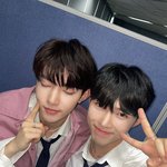 [ZB1] 하루에 <b>센터</b>즈 셀카 <b>두</b> 장이라니