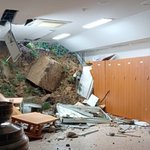 산사태 순식간에 고등학교 덮쳐 건물 <b>파손</b>